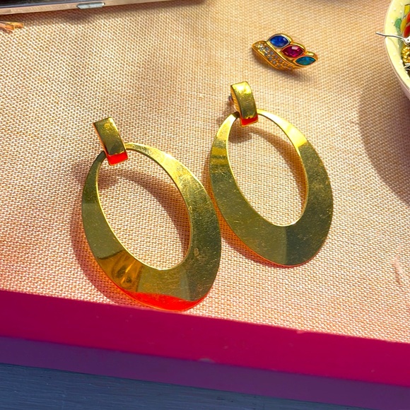 Vintage signed Monet Earrings Vintage - Picture 2 of 4